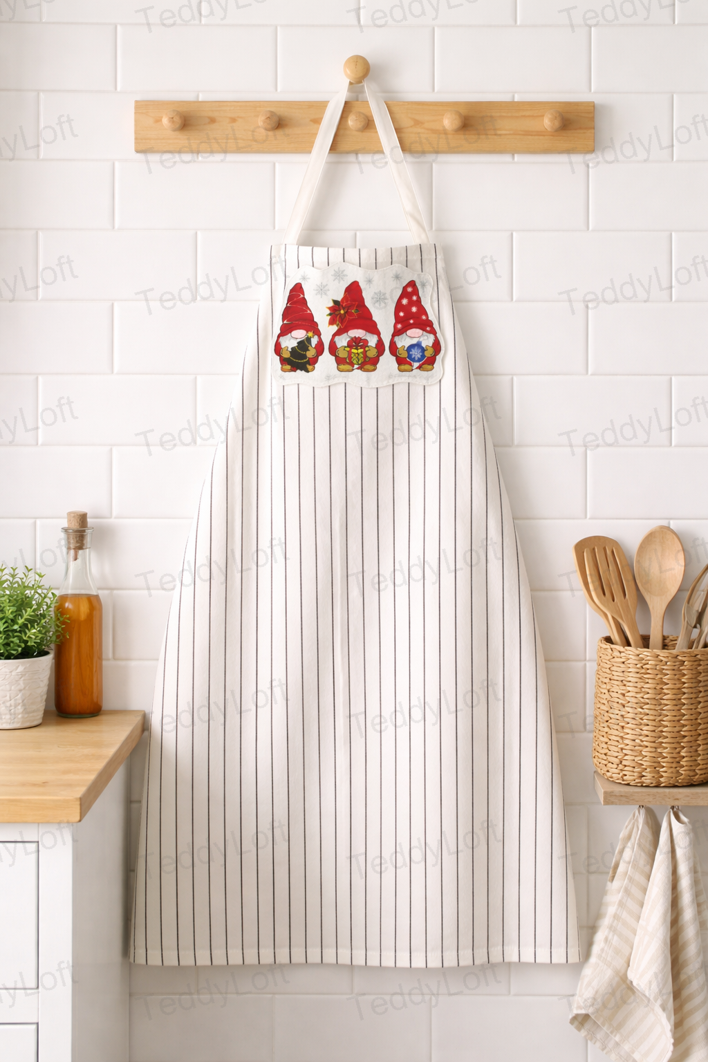 Apron with 3 gnomes